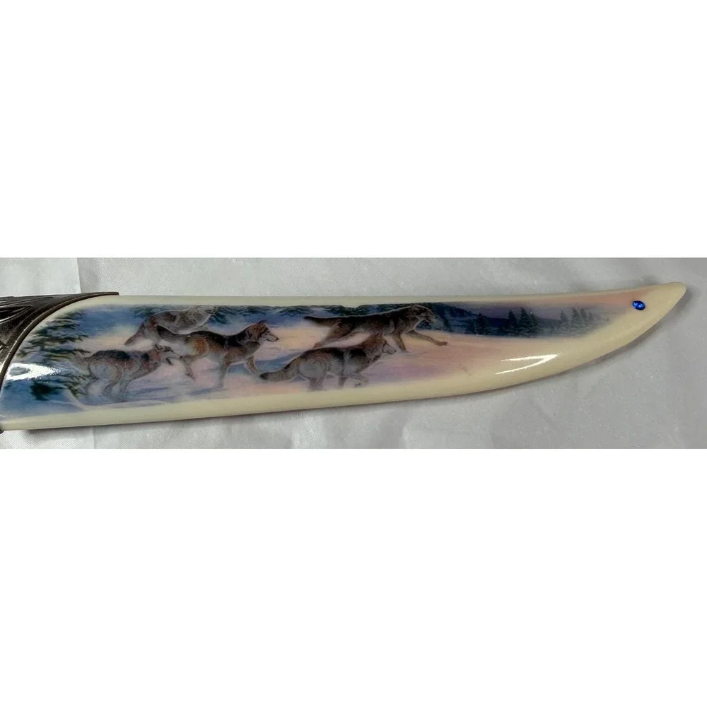 Wolf Pack Decorative Collector Knife with Wolf Head Pommel & Winter Scene Sheath
